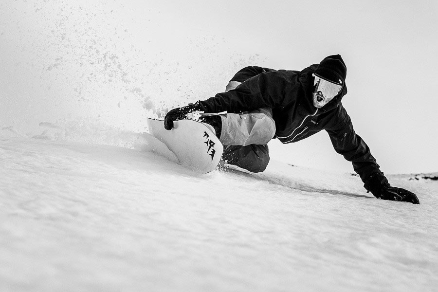the art of turning a snowboard